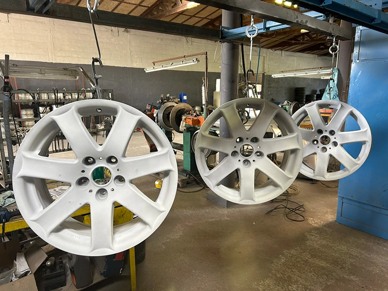 3 jantes sur portes jantes en réfection